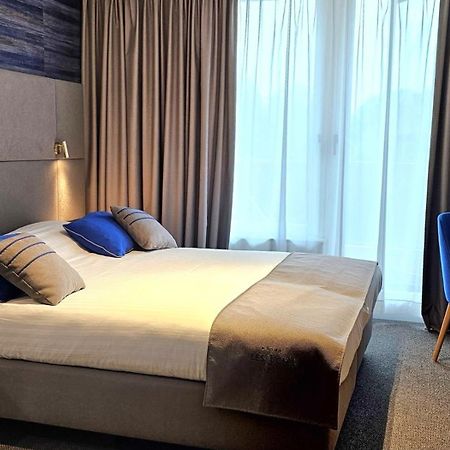 Hotel Les 3 Cles Gembloux Exteriör bild