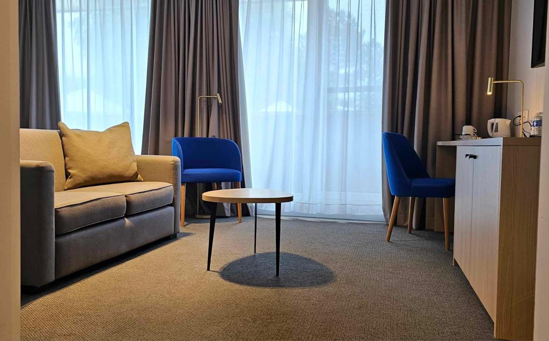 Hotel Les 3 Cles Gembloux Exteriör bild