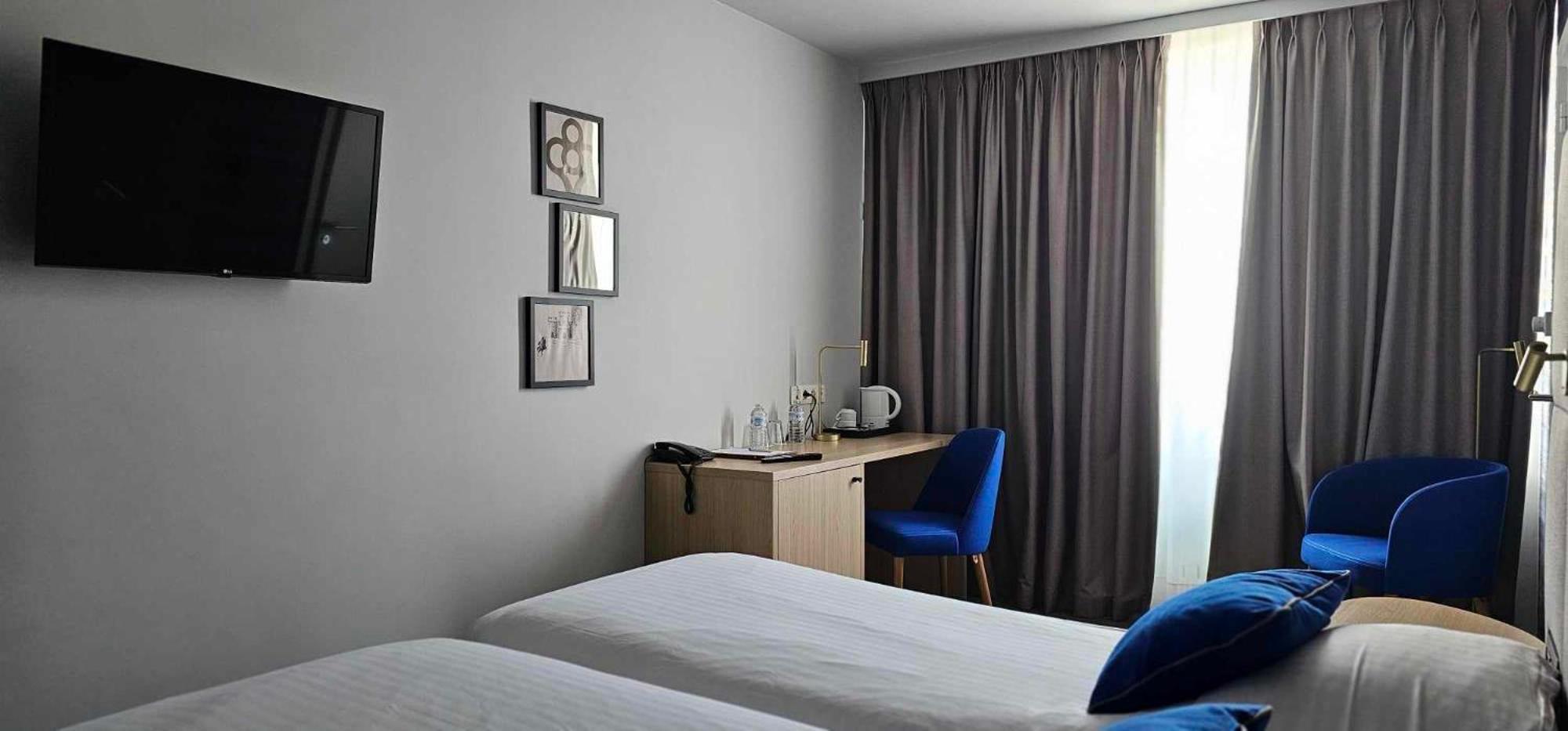 Hotel Les 3 Cles Gembloux Exteriör bild