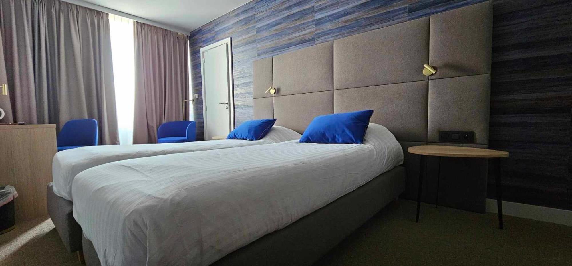 Hotel Les 3 Cles Gembloux Exteriör bild
