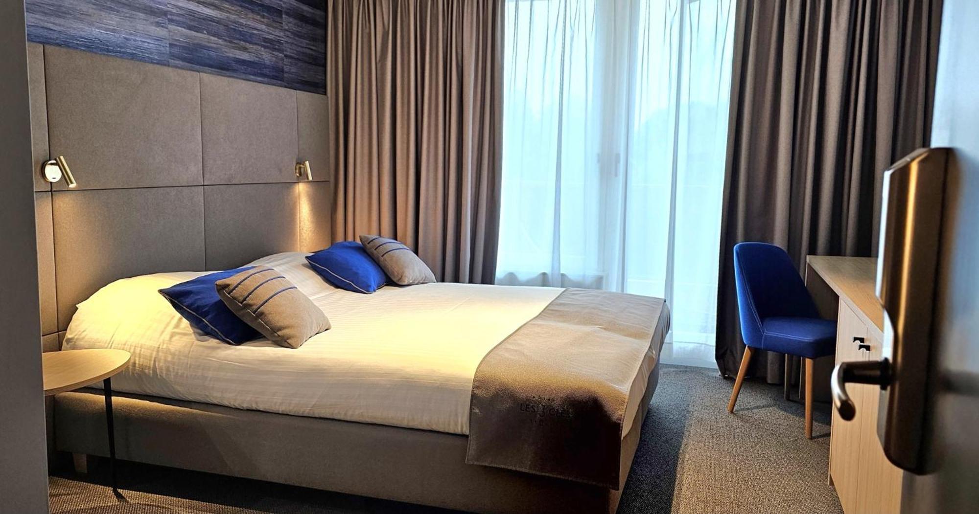 Hotel Les 3 Cles Gembloux Exteriör bild